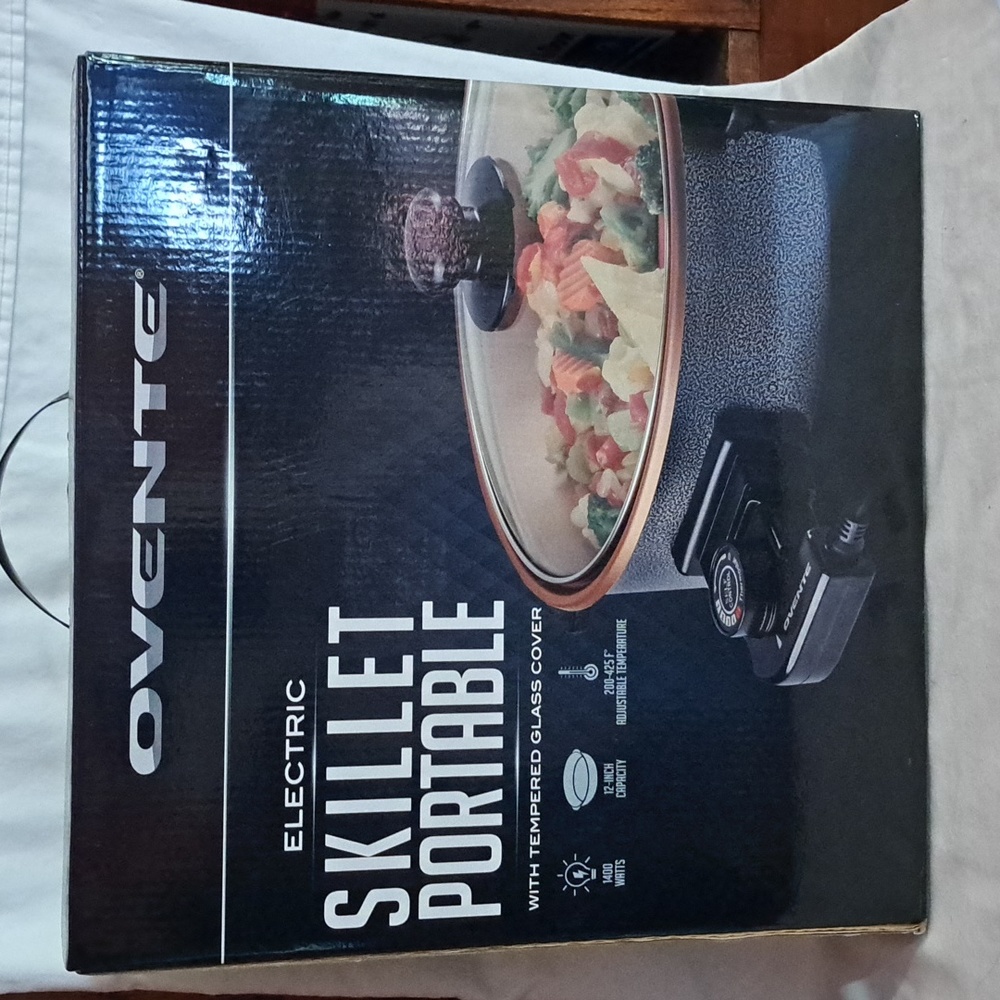 NIB Ovente Electric Portable Skillet with Lid